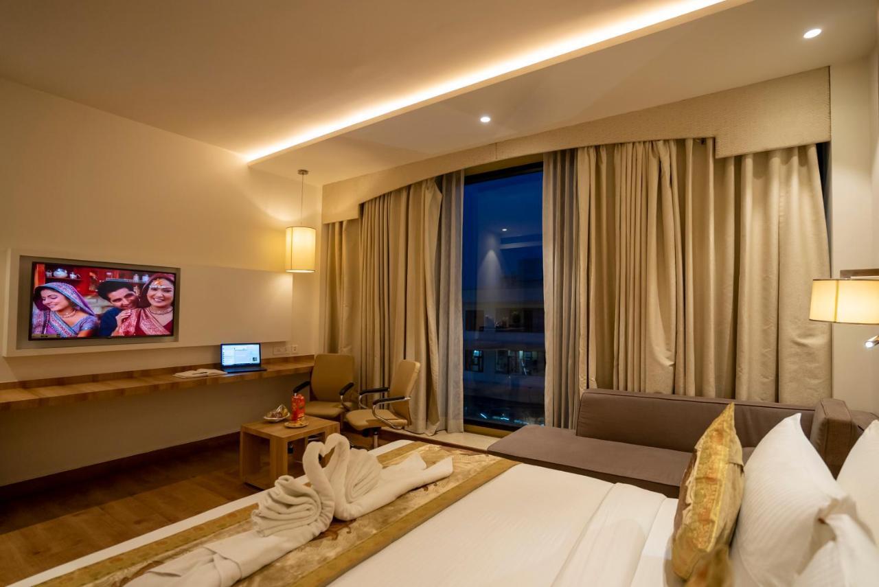 ורנאסי Celebrant Hotel מראה חיצוני תמונה