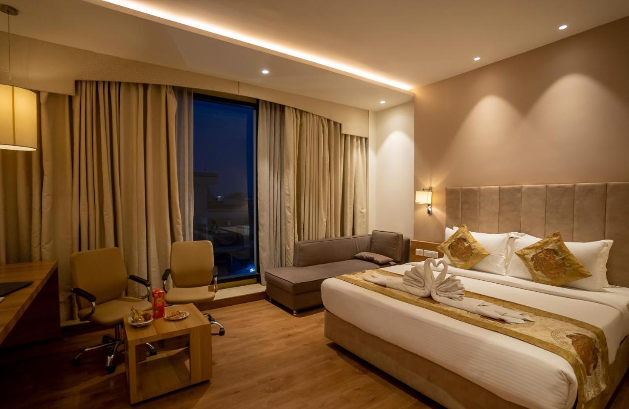 ורנאסי Celebrant Hotel מראה חיצוני תמונה