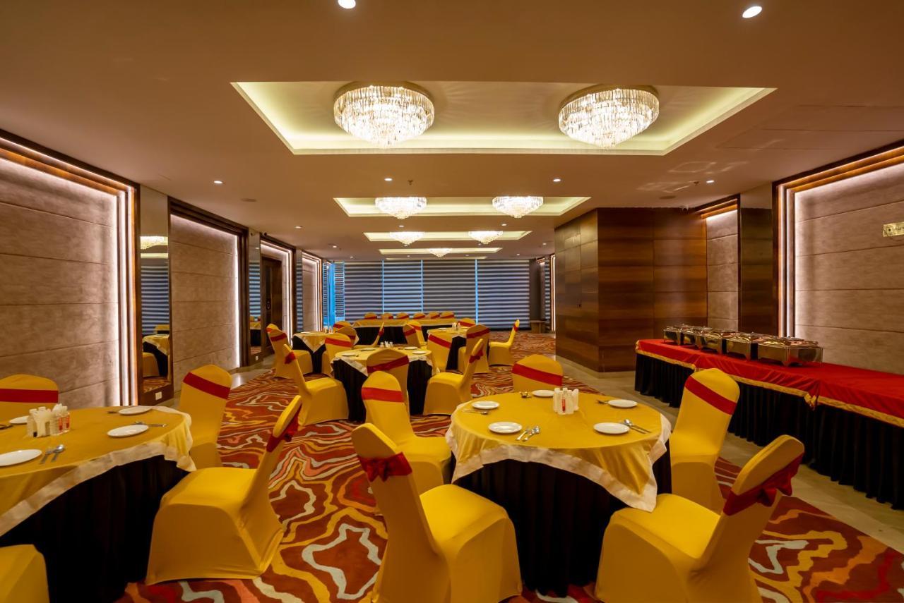 ורנאסי Celebrant Hotel מראה חיצוני תמונה