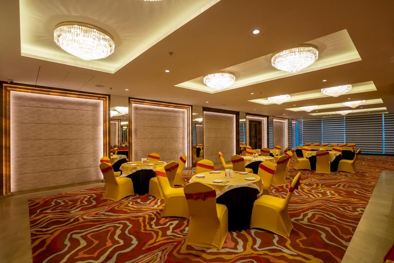 ורנאסי Celebrant Hotel מראה חיצוני תמונה