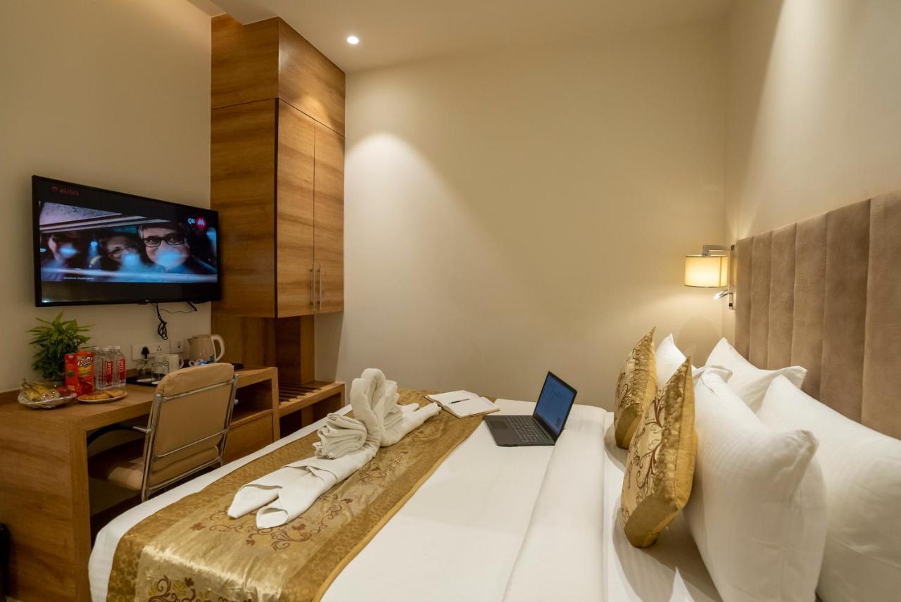ורנאסי Celebrant Hotel מראה חיצוני תמונה