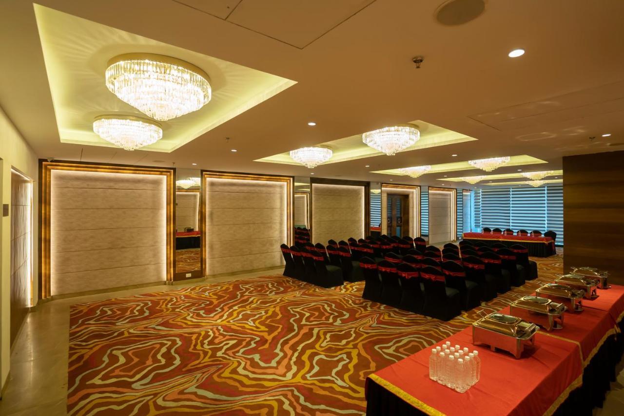 ורנאסי Celebrant Hotel מראה חיצוני תמונה