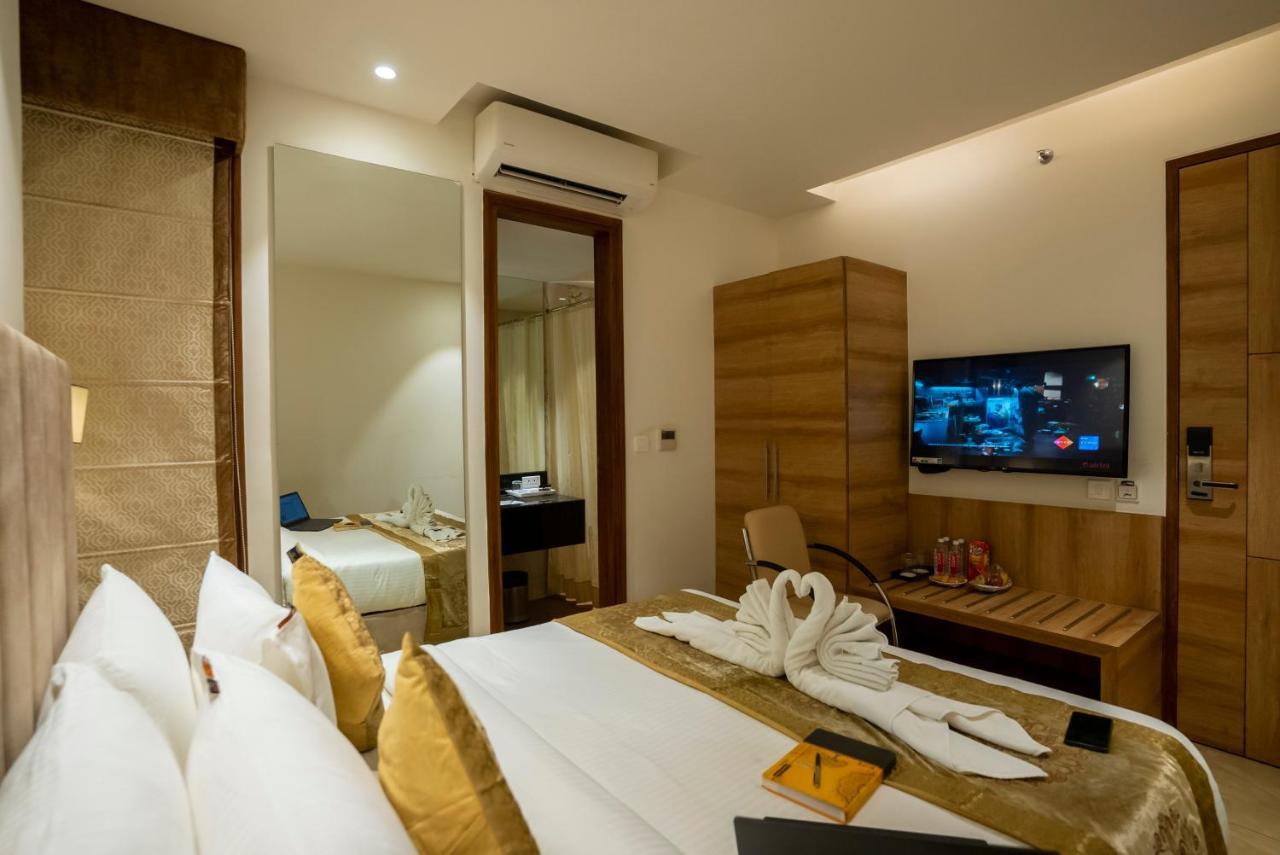 ורנאסי Celebrant Hotel מראה חיצוני תמונה