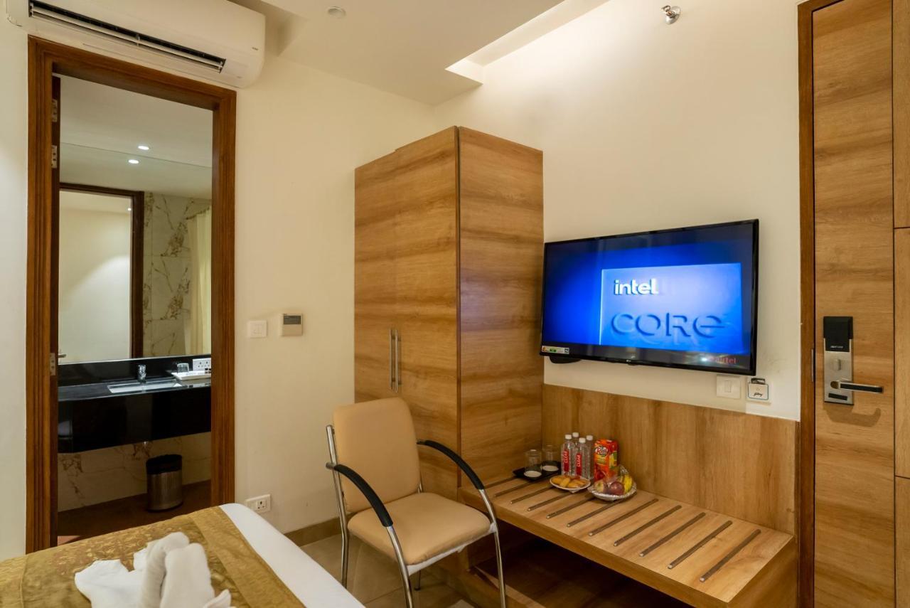 ורנאסי Celebrant Hotel מראה חיצוני תמונה