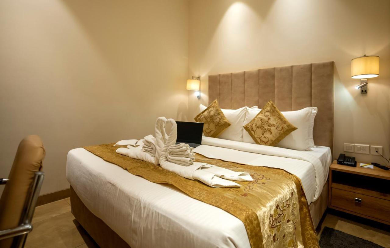 ורנאסי Celebrant Hotel מראה חיצוני תמונה
