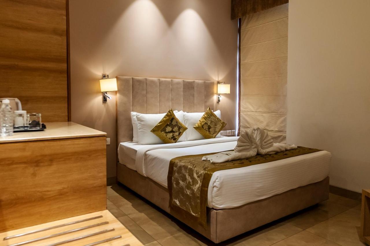 ורנאסי Celebrant Hotel מראה חיצוני תמונה