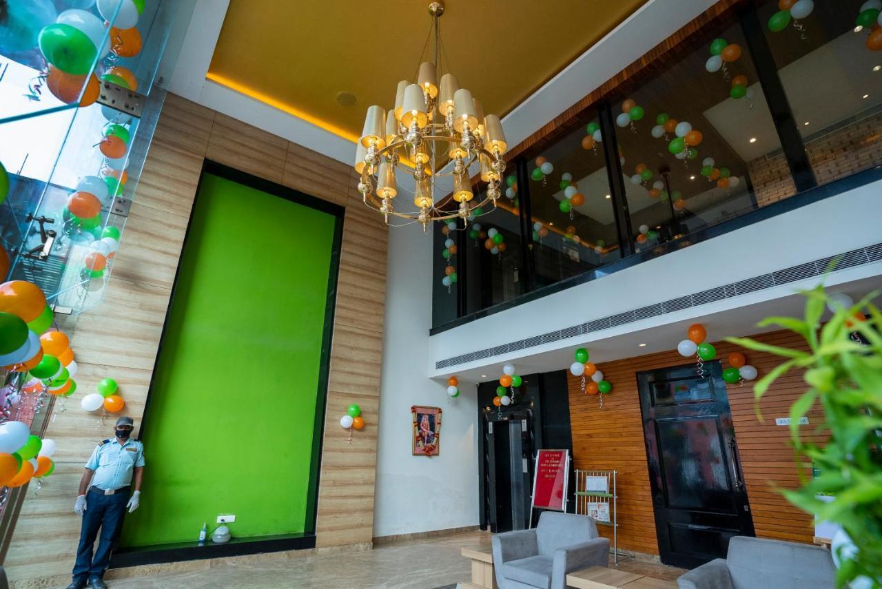 ורנאסי Celebrant Hotel מראה חיצוני תמונה