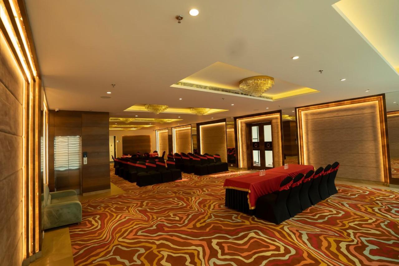 ורנאסי Celebrant Hotel מראה חיצוני תמונה