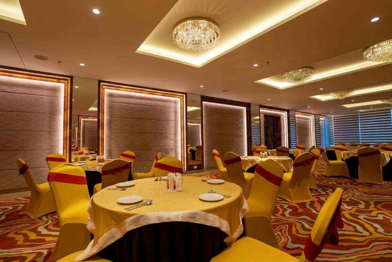 ורנאסי Celebrant Hotel מראה חיצוני תמונה