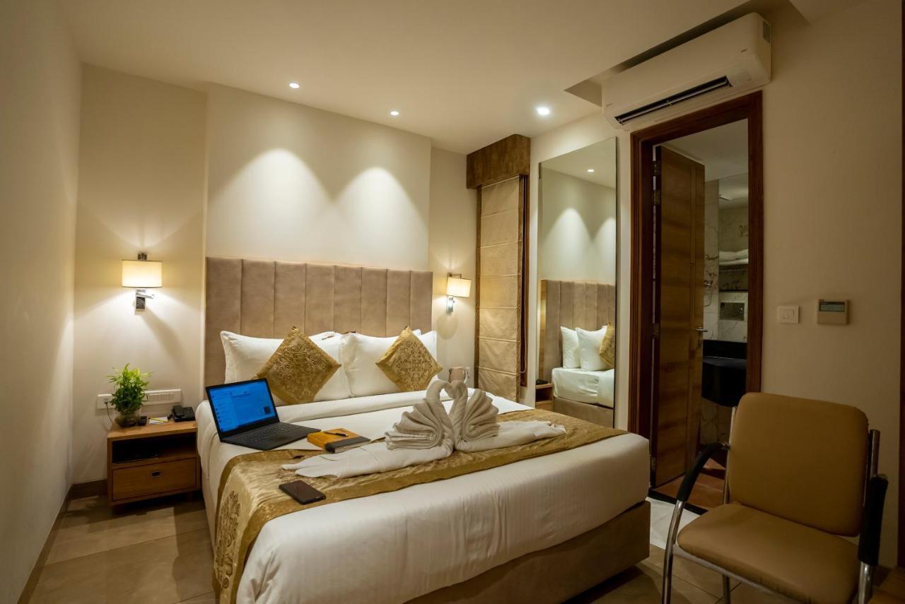 ורנאסי Celebrant Hotel מראה חיצוני תמונה