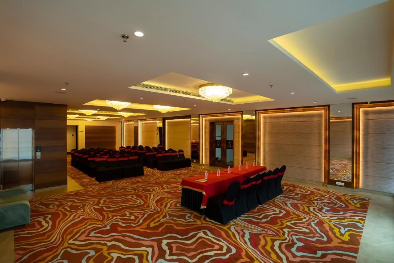 ורנאסי Celebrant Hotel מראה חיצוני תמונה