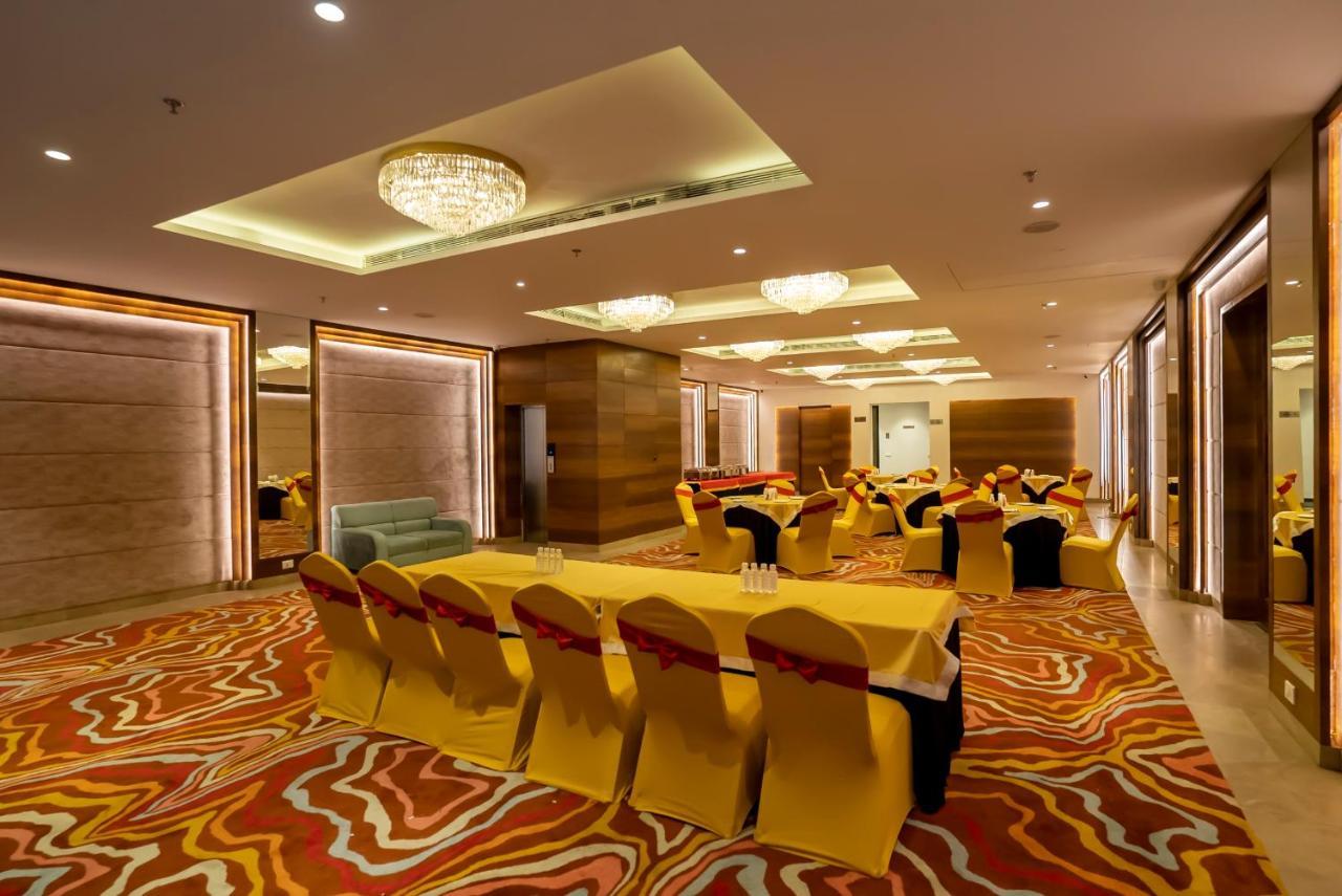 ורנאסי Celebrant Hotel מראה חיצוני תמונה