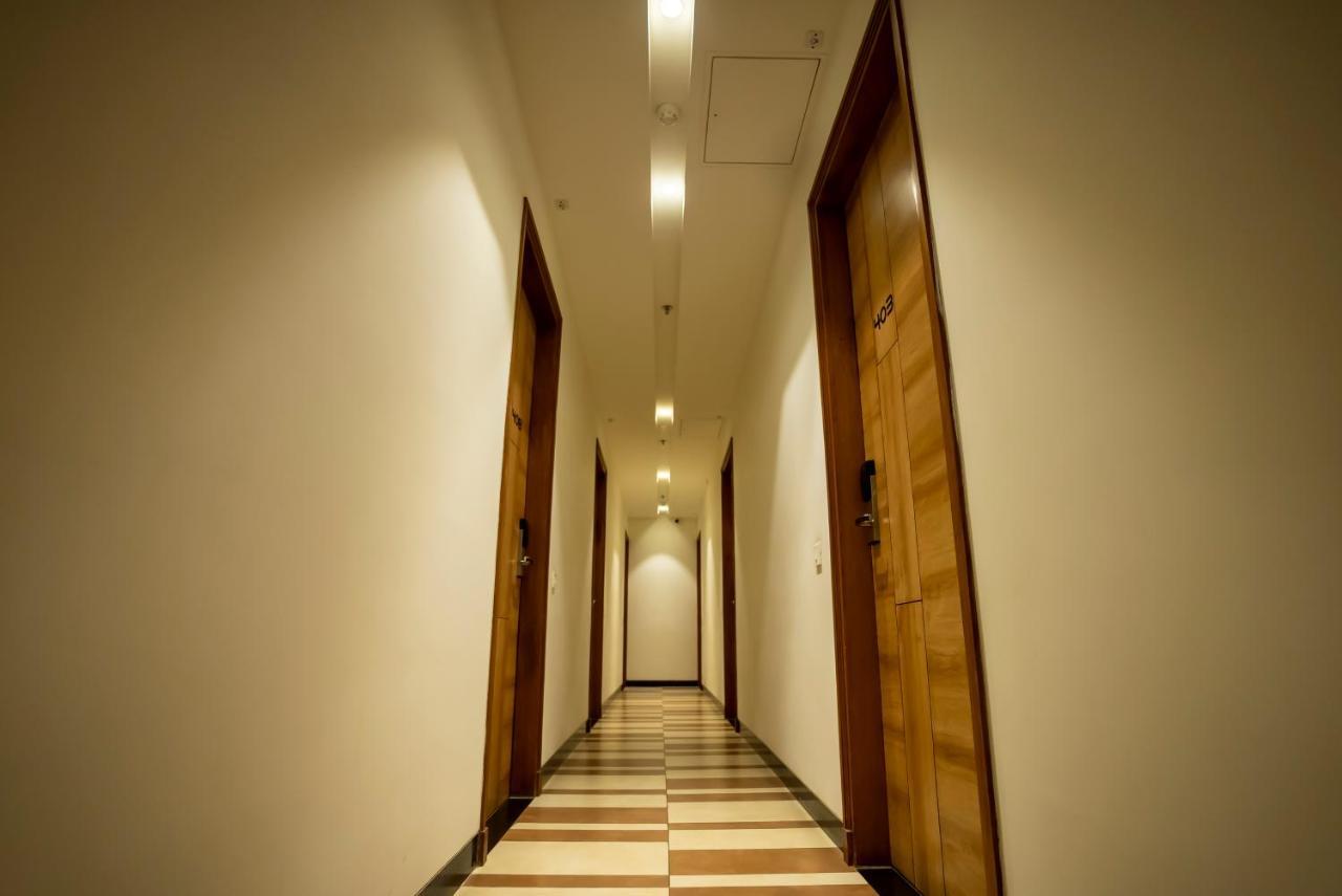 ורנאסי Celebrant Hotel מראה חיצוני תמונה