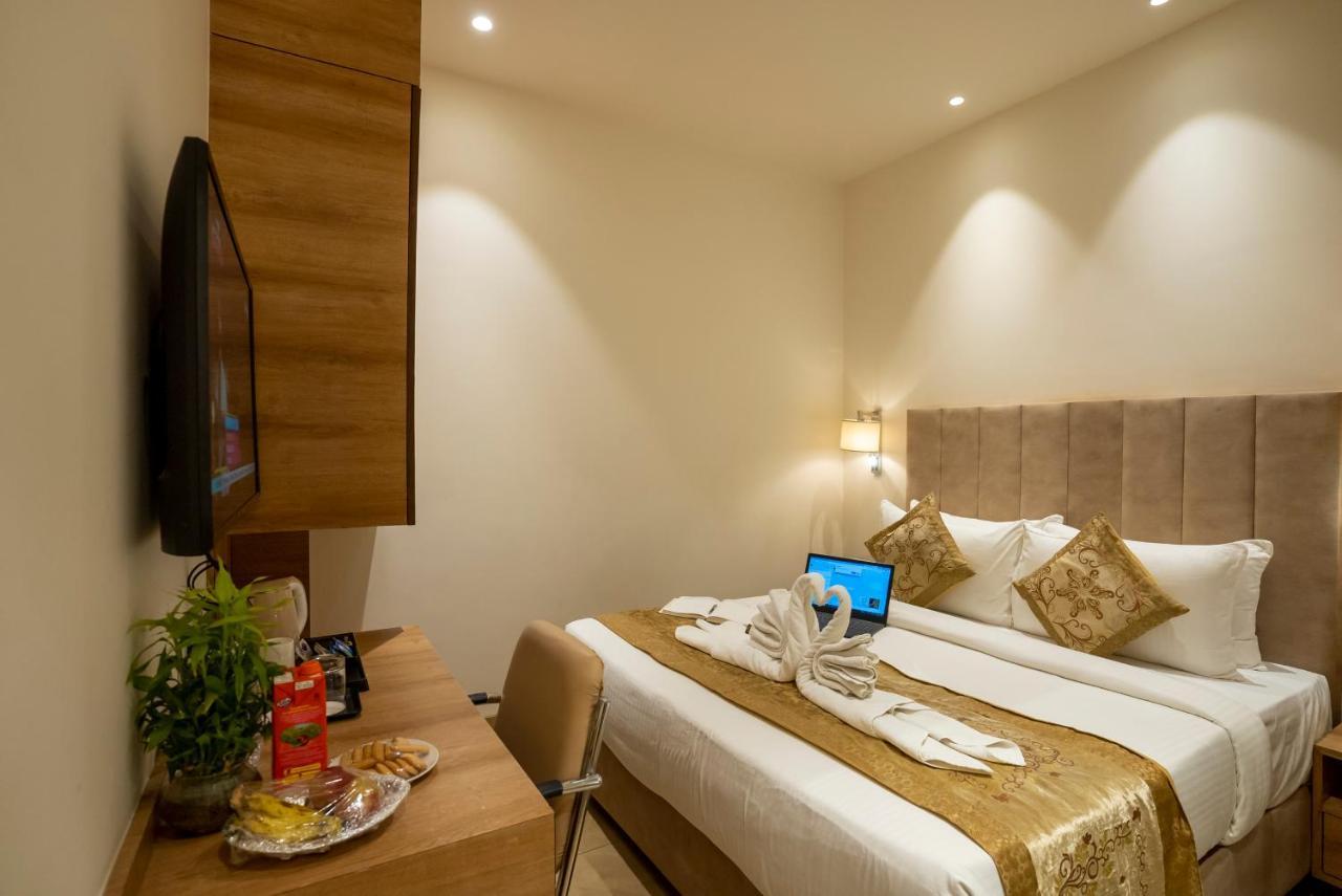 ורנאסי Celebrant Hotel מראה חיצוני תמונה