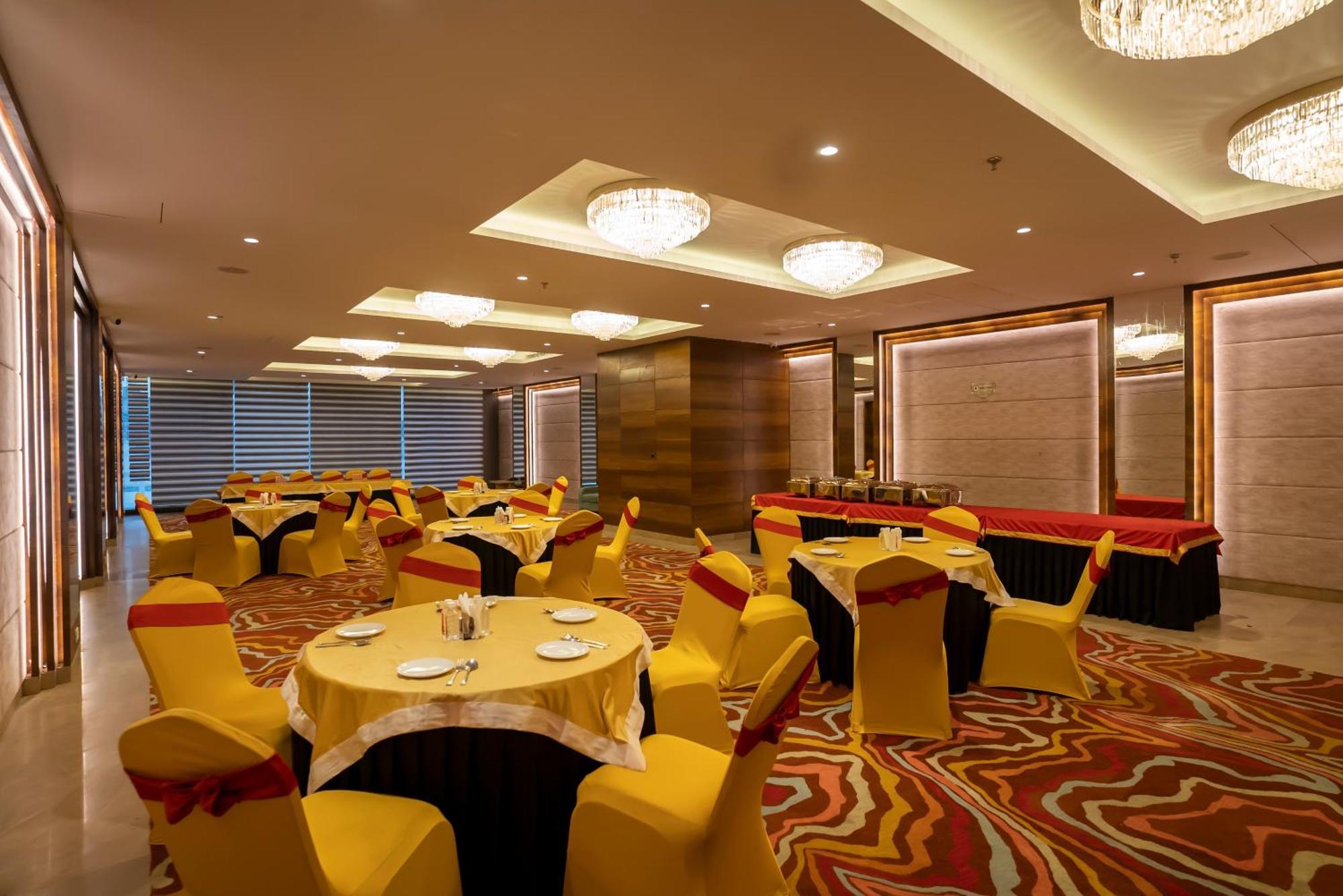 ורנאסי Celebrant Hotel מראה חיצוני תמונה