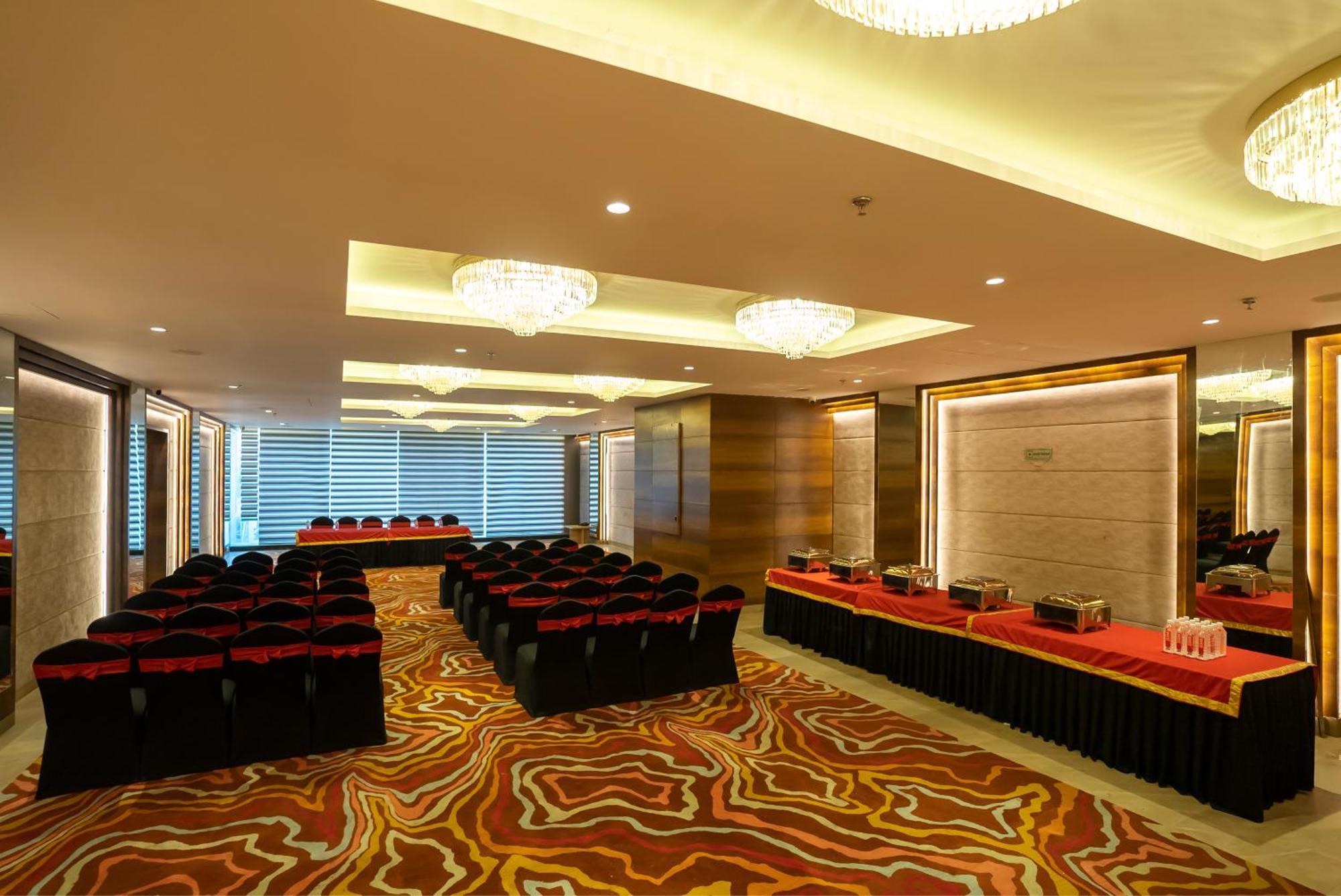 ורנאסי Celebrant Hotel מראה חיצוני תמונה
