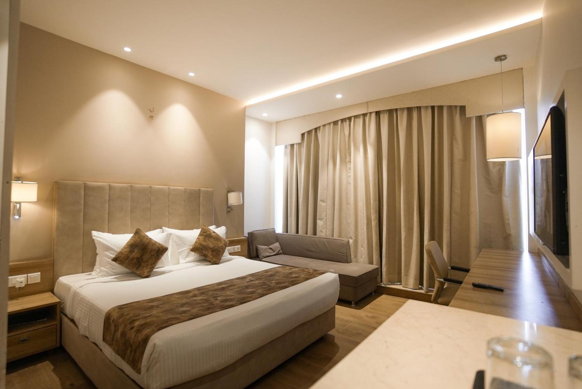 ורנאסי Celebrant Hotel מראה חיצוני תמונה